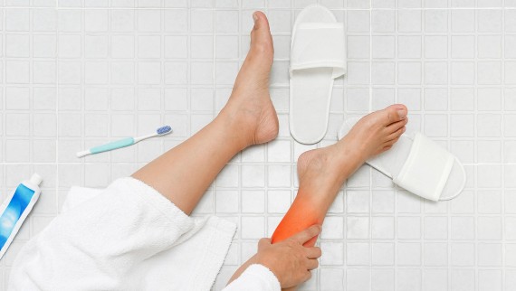 The risk of slipping in your bathroom - selecting the right materials is decisive The risk of slipping in your bathroom - selecting the right materials is decisive