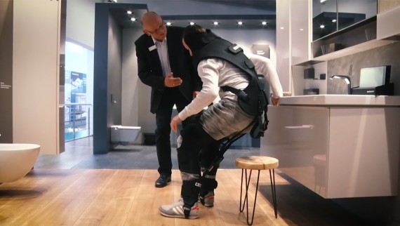 A participant in in the seminar "Barrier-free construction" wearing an age simulation suit A participant in in the seminar "Barrier-free construction" wearing an age simulation suit