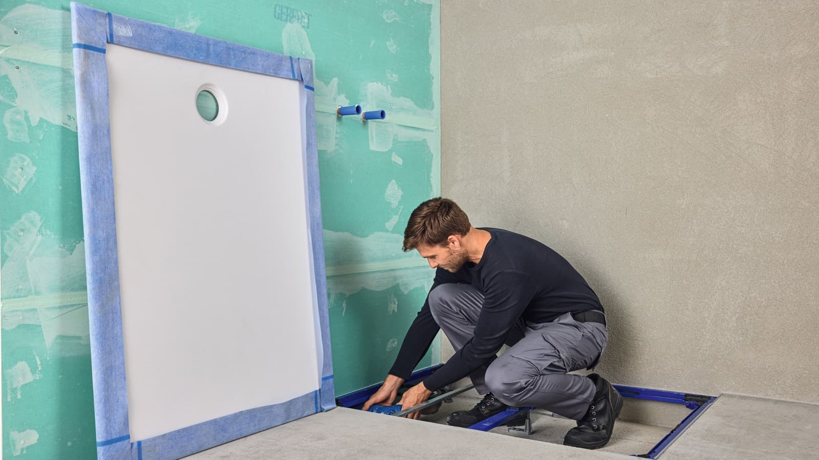 With the complete system of Geberit CleanFloor30 shower surface and the Geberit Duofix installation frame, prefabricated at the factory, the installation is quick and efficient. With the complete system of Geberit CleanFloor30 shower surface and the Geberit Duofix installation frame, prefabricated at the factory, the installation is quick and efficient.
