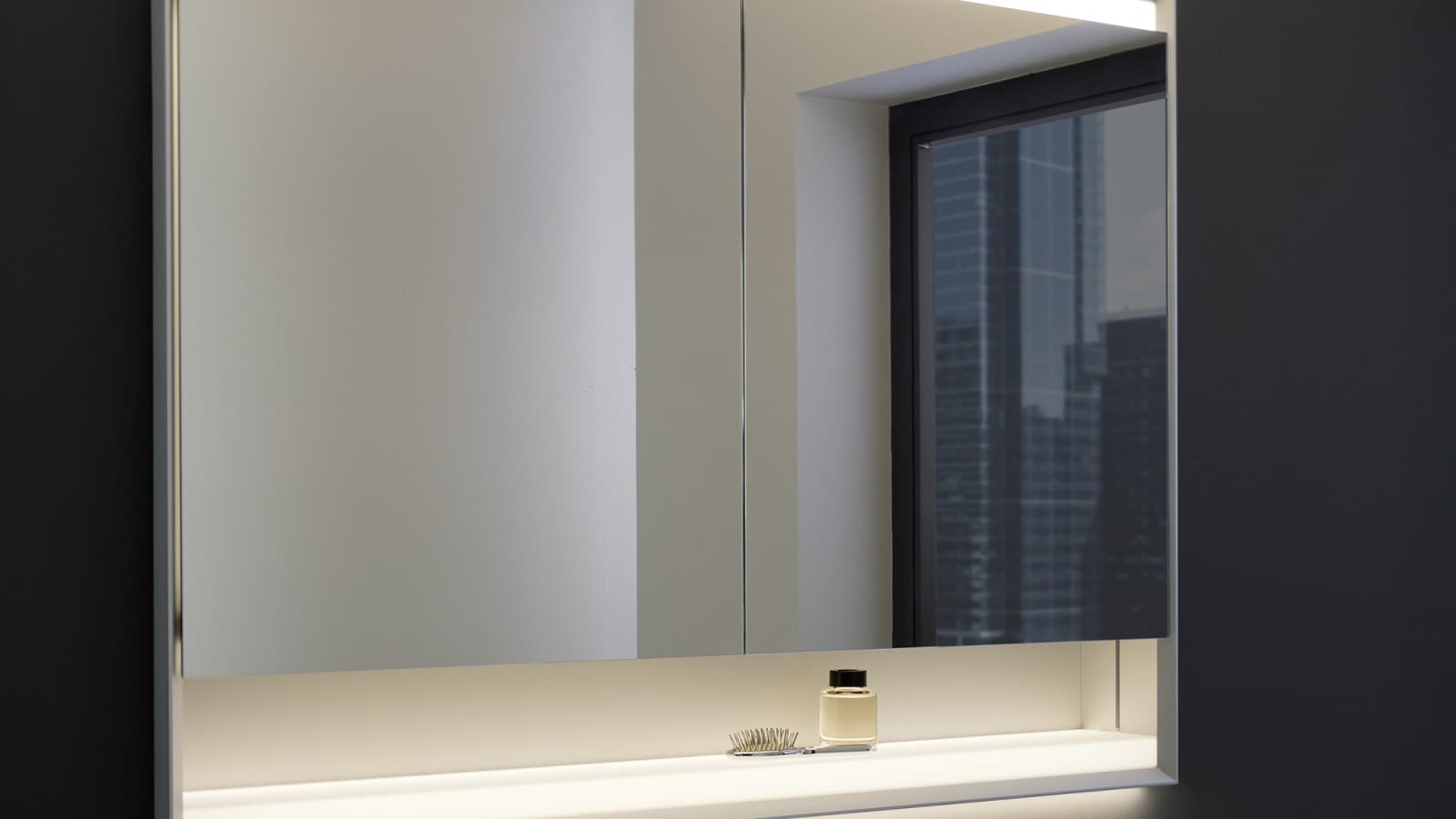 With Geberit ComfortLight, even small bathrooms are perfectly staged. This lighting concept provides optimum light at any time of day. With Geberit ComfortLight, even small bathrooms are perfectly staged. This lighting concept provides optimum light at any time of day.