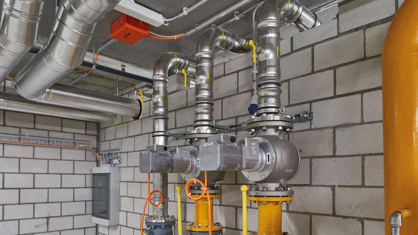 Main distributor for natural gas used to transport and supply the facilities with fuel gas Main distributor for natural gas used to transport and supply the facilities with fuel gas