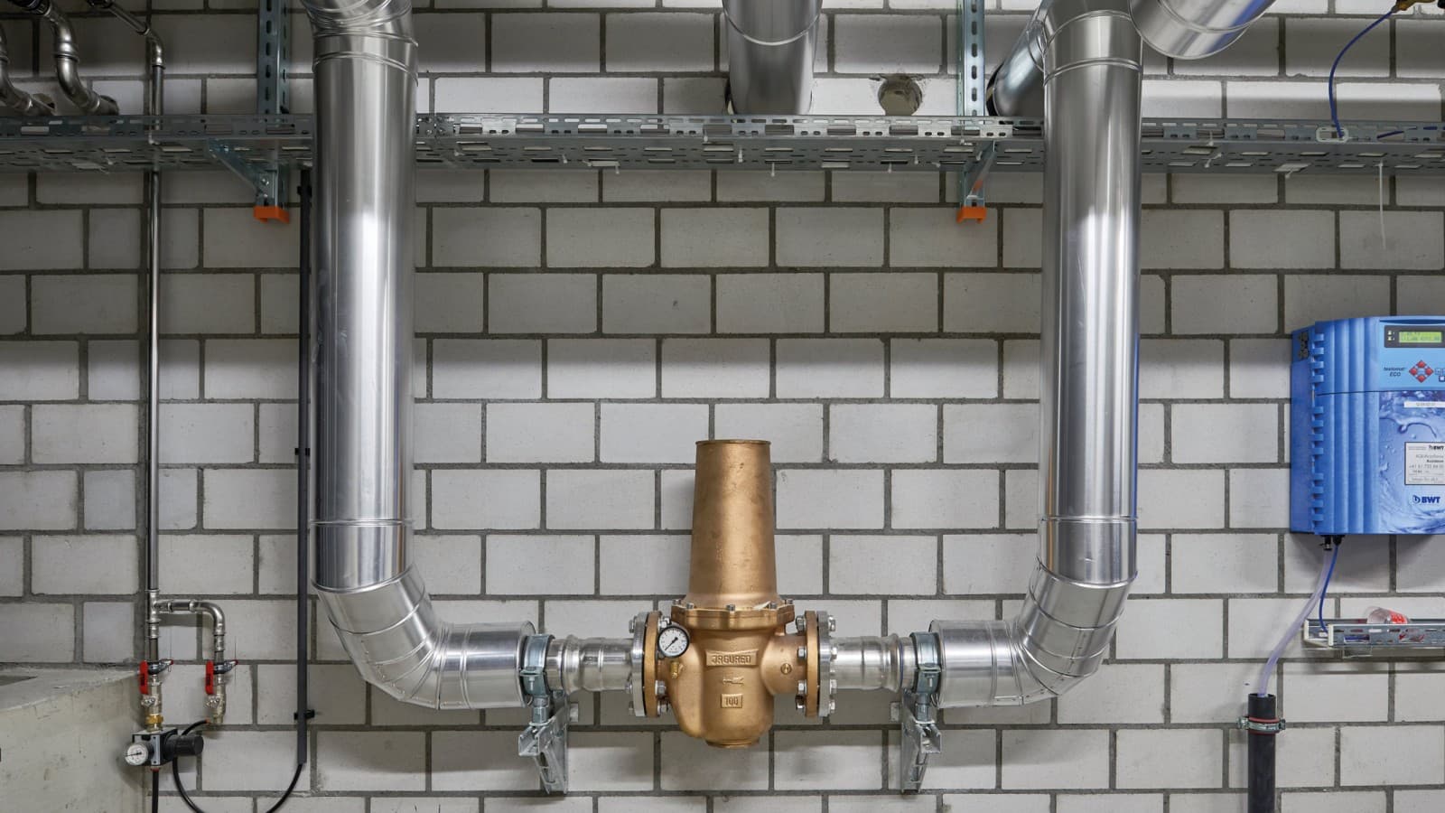Water pressure reducing valve for cold water Water pressure reducing valve for cold water