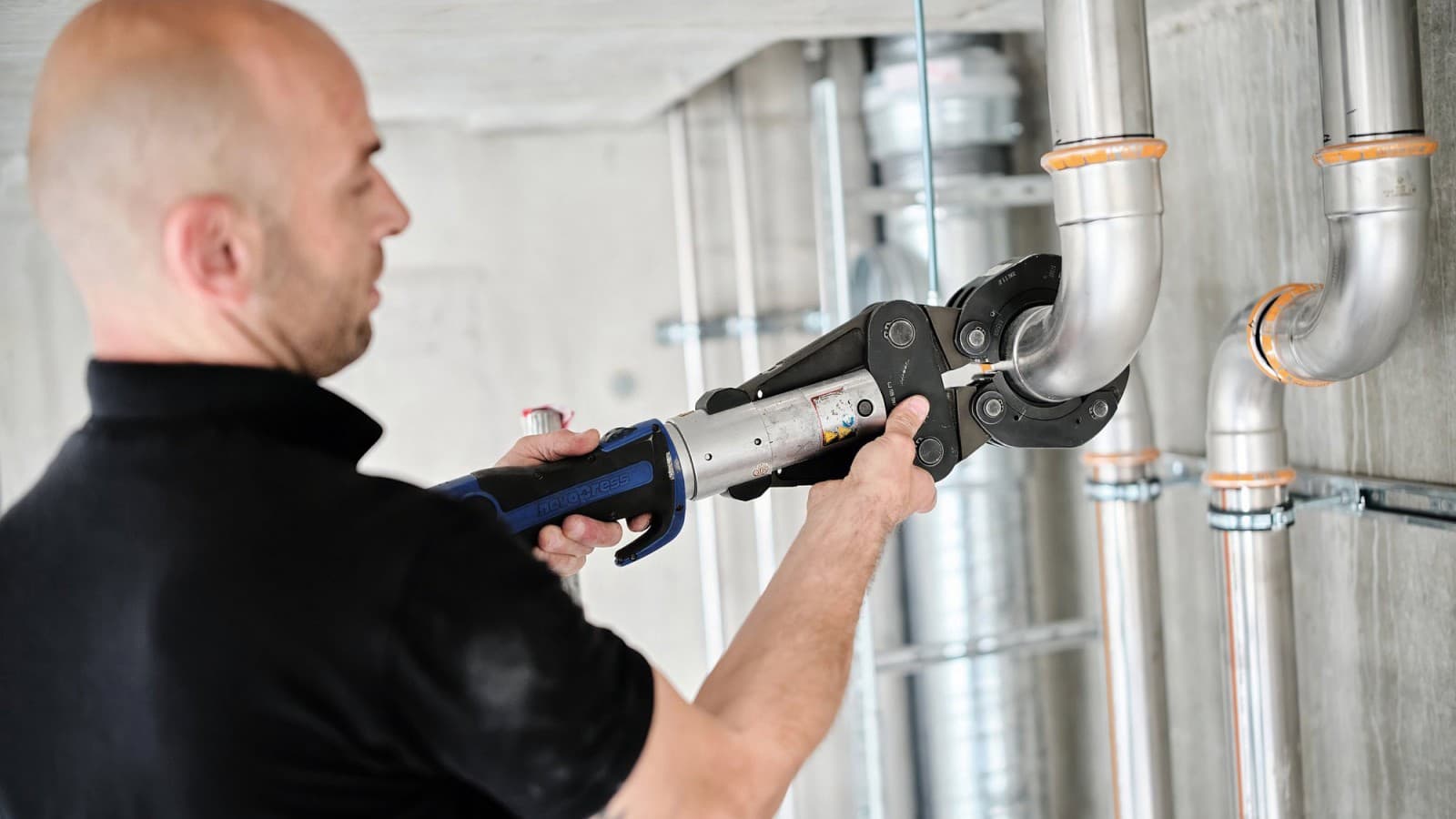Plumber Danijel Pupic installing Geberit Mapress Therm Plumber Danijel Pupic installing Geberit Mapress Therm