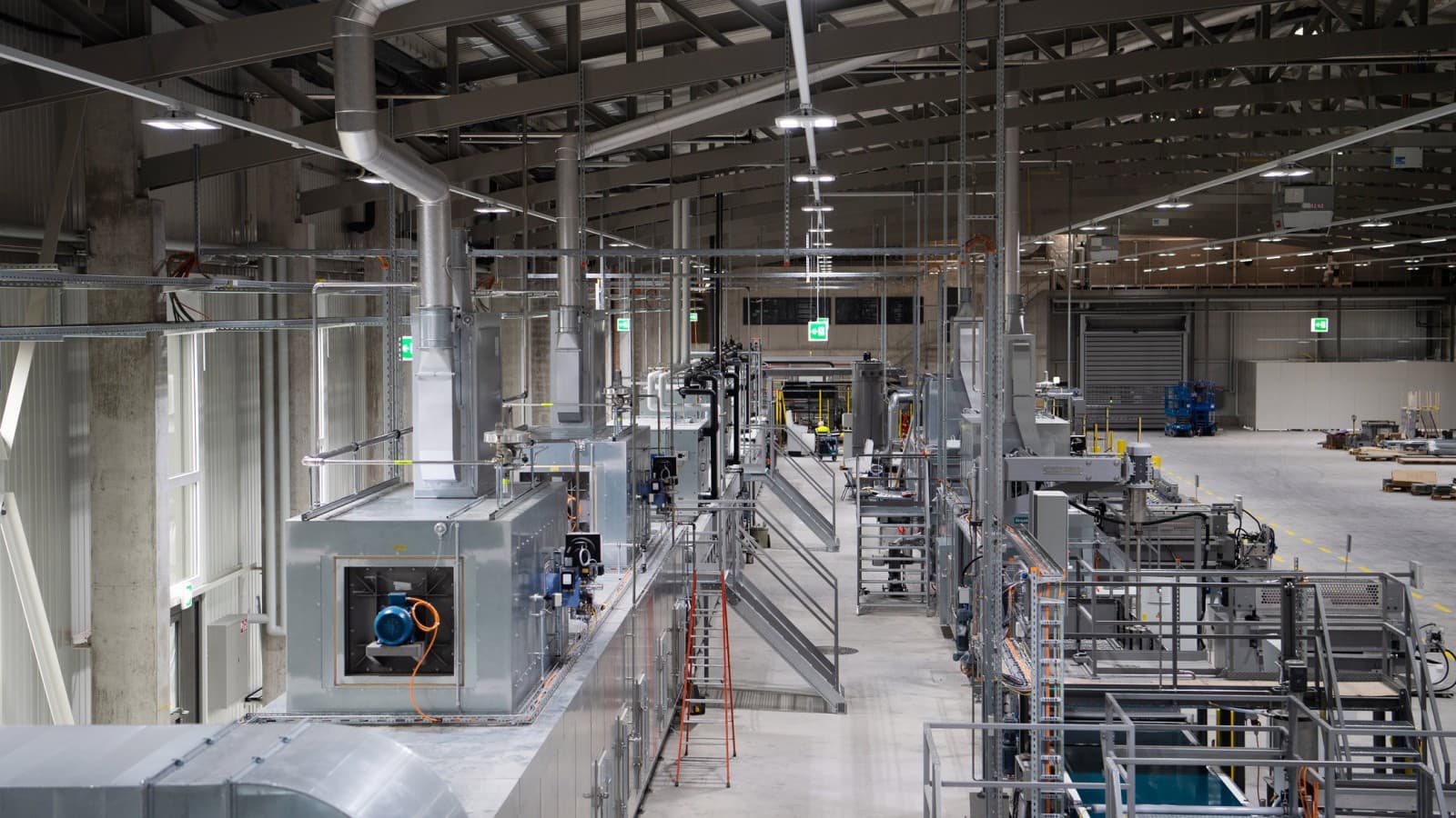 The production lines in Swisspearl’s new production hall in Niederurnen, Switzerland The production lines in Swisspearl’s new production hall in Niederurnen, Switzerland