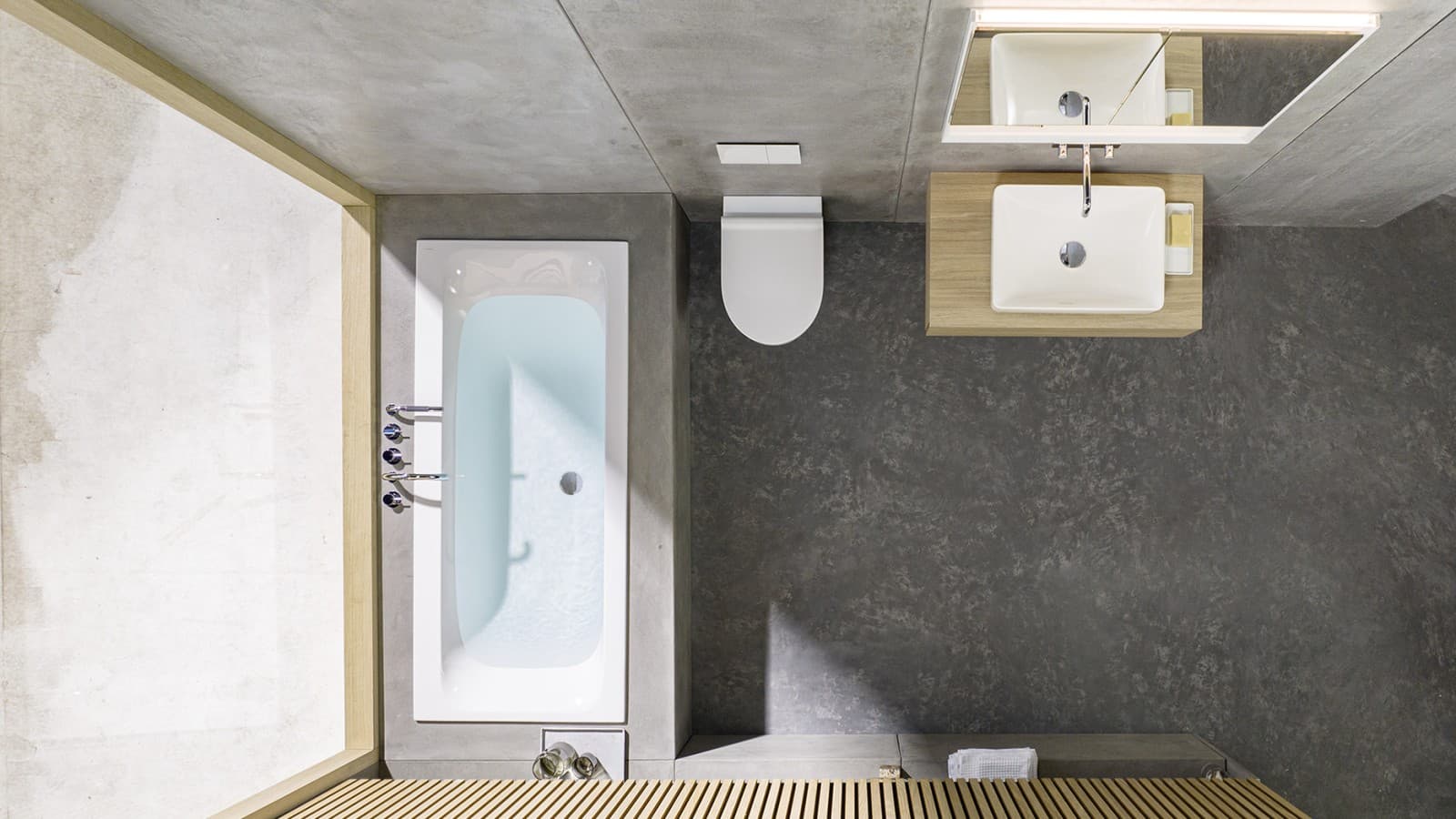 Bathroom with small floor plan Bathroom with small floor plan