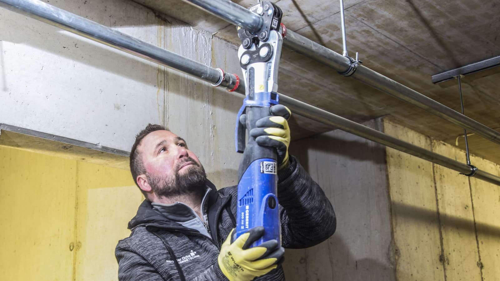 6. No complex additional training is required to safely press pipe joints. 6. No complex additional training is required to safely press pipe joints.